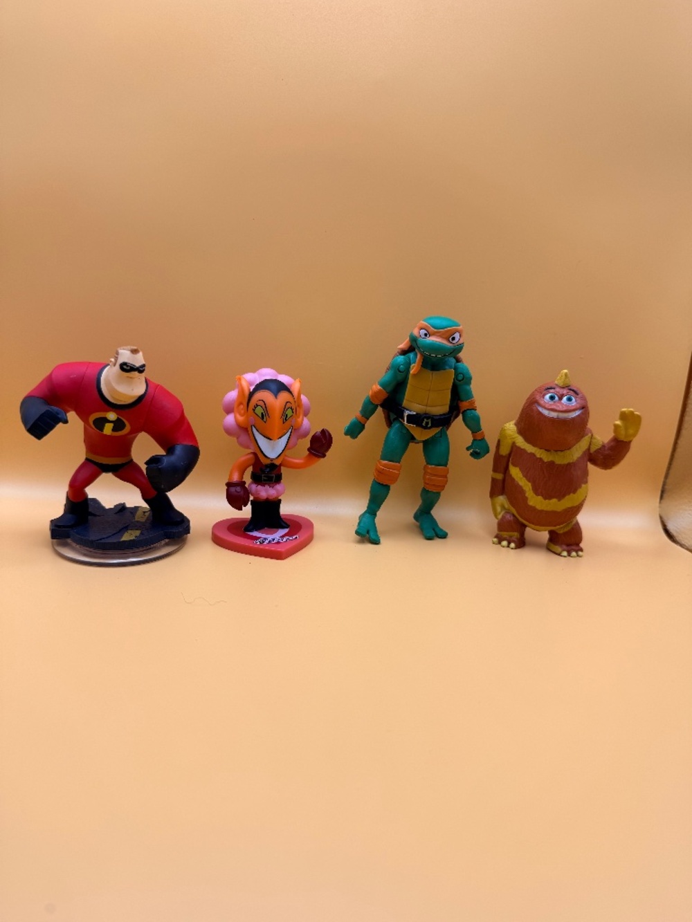 Mixed Character Figure Lot Disney Infinity TMNT Michelangelo 4 Figures